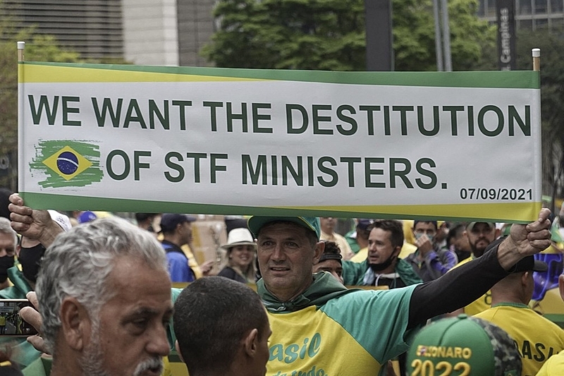 Bolsonaro ameaça desobedecer decisões do STF